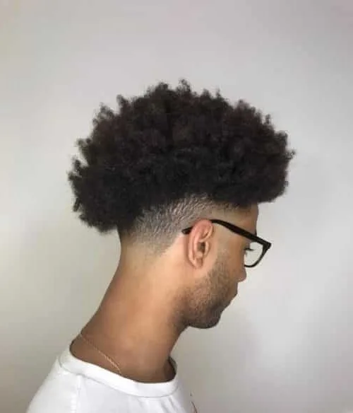 Afro largo y rizado con degradado para hombres negros