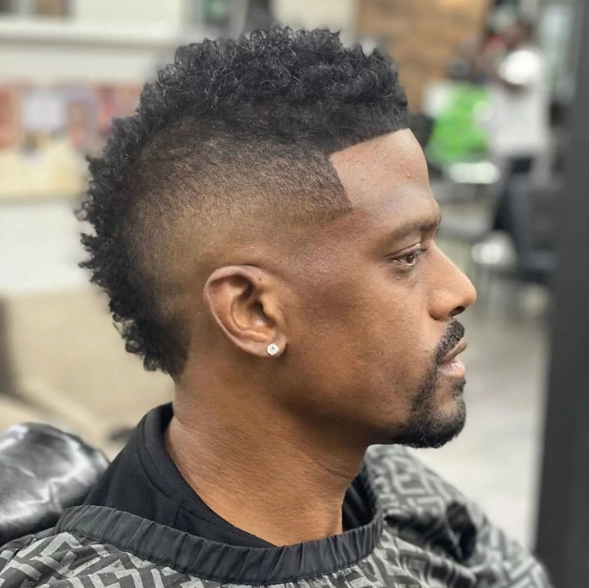 Burst Fade para rizos masculinos