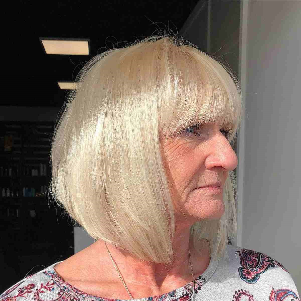 Corte Bob favorecedor para mujeres mayores de 70 años