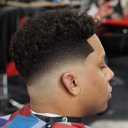Corte de pelo con degradado en rizos