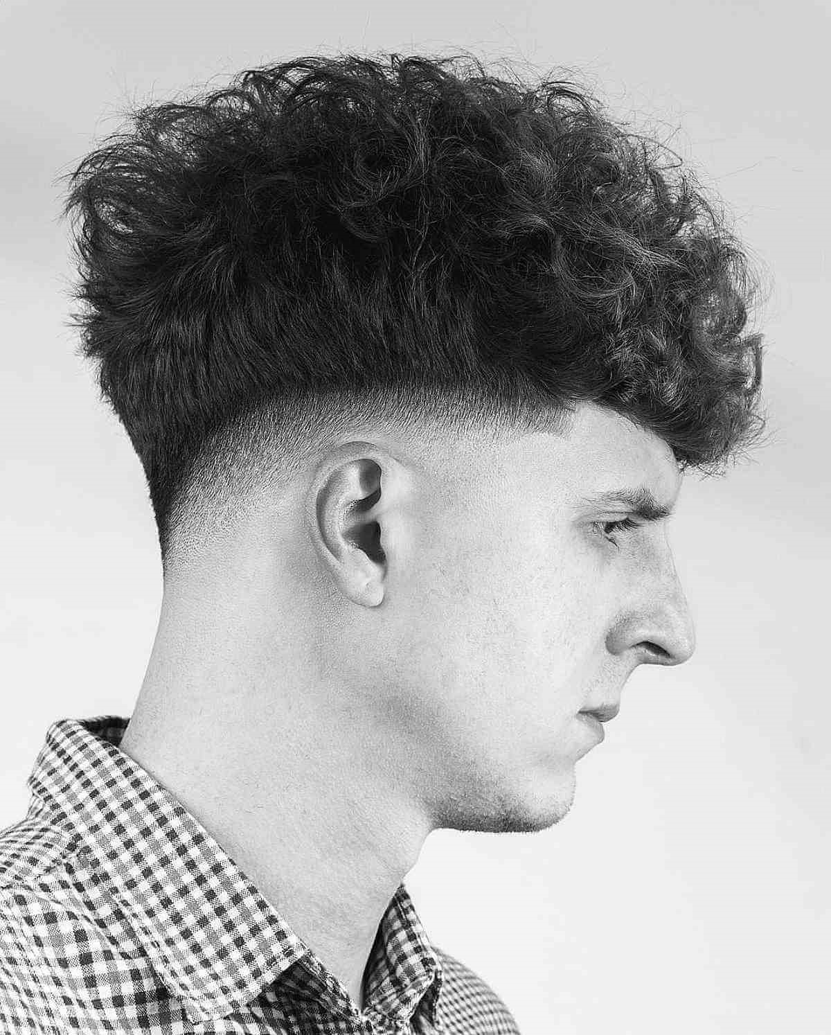 Corte de pelo texturizado con degradado más bajo