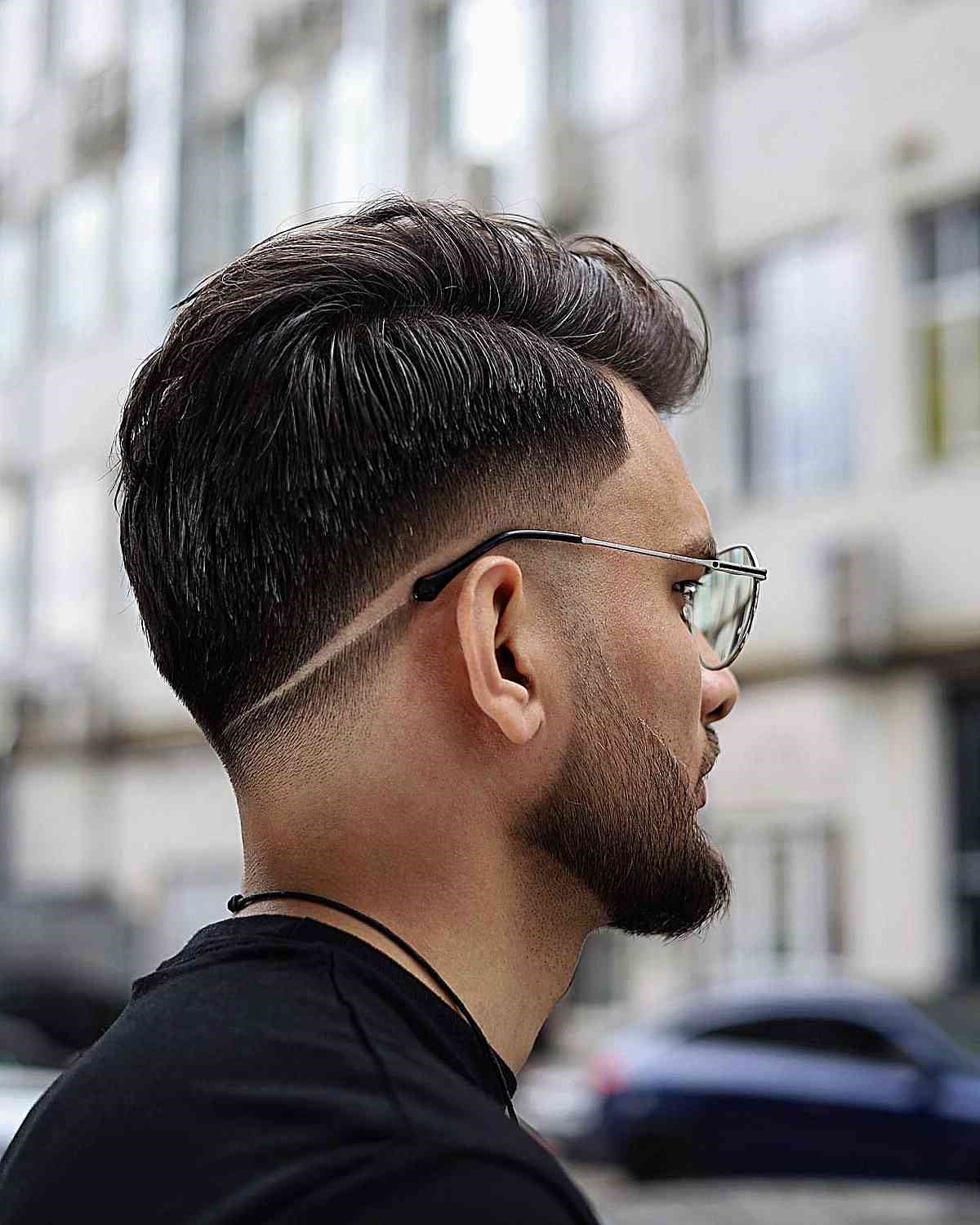 Corte desvanecido bajo con raya al lado