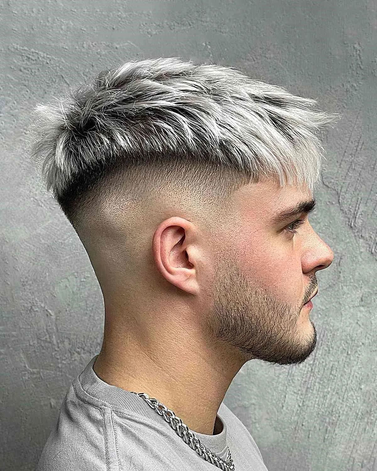 Desvanecimiento pronunciado con recorte de barba