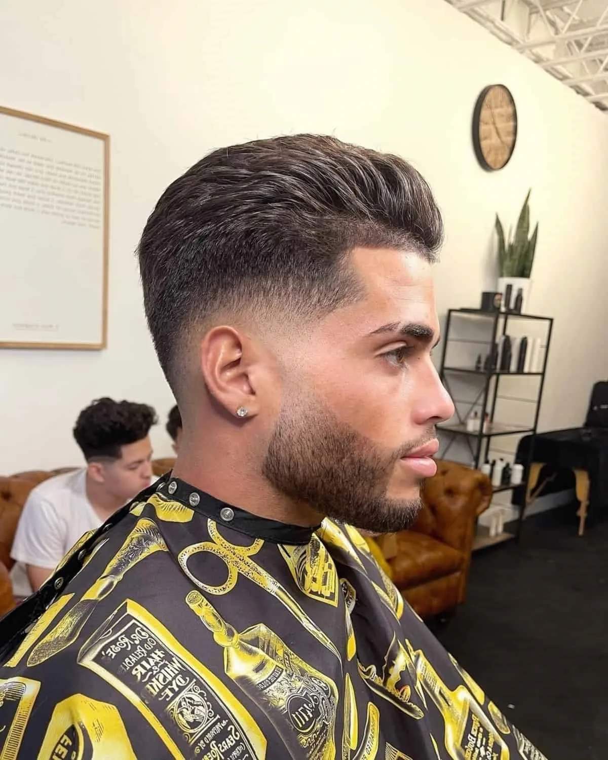 Falsa cresta con desvanecimiento en las sienes y barba