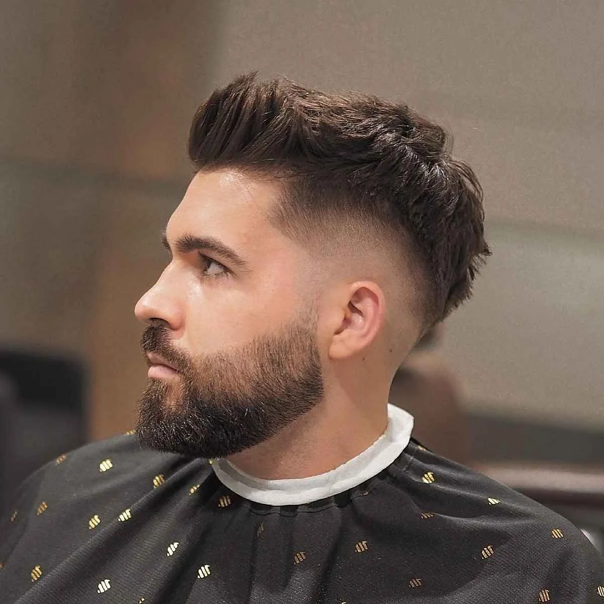 Faux Hawk con degradado limpio y parte posterior cónica