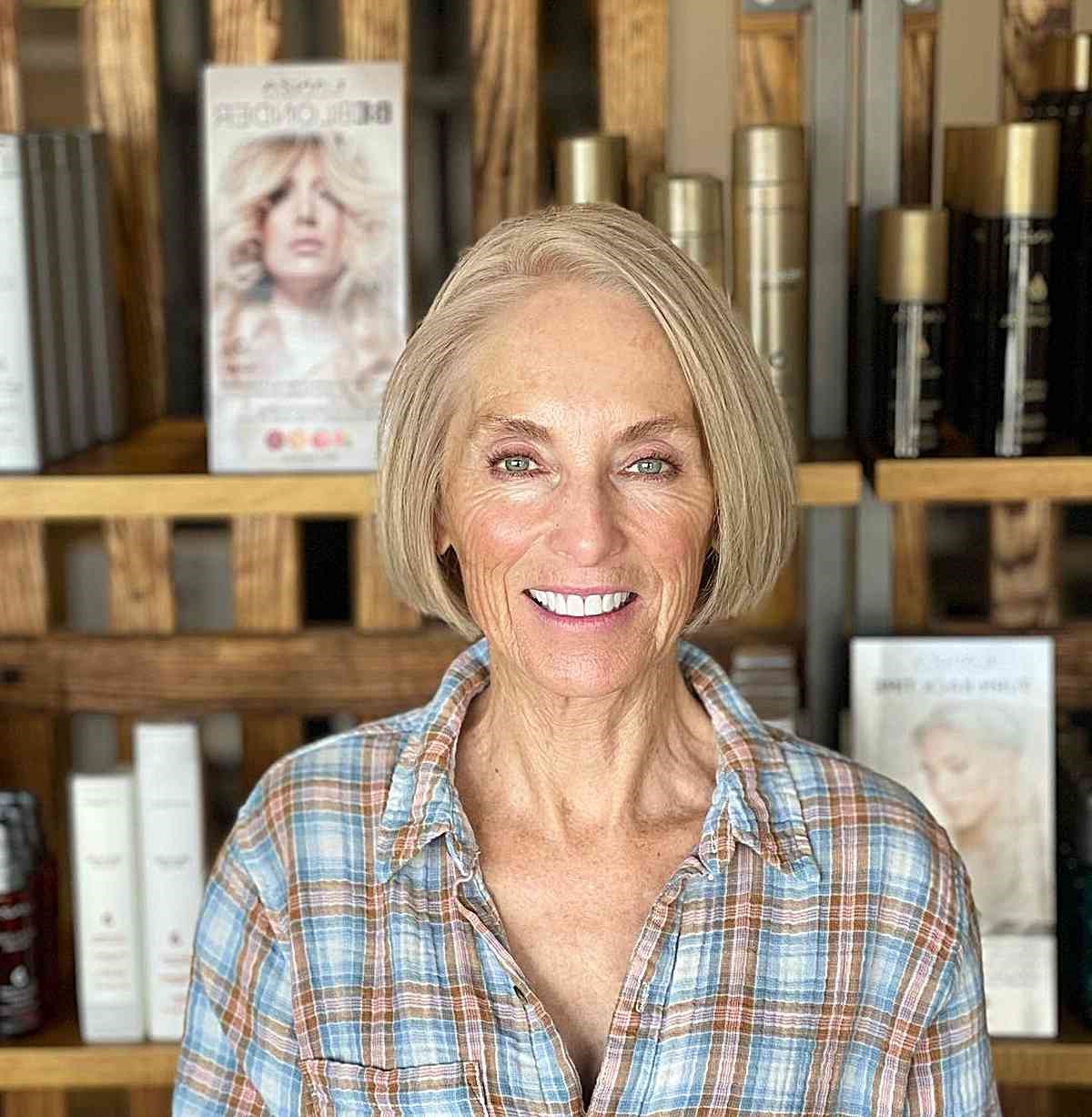 Lindo corte bob redondo hasta la mandíbula para mujeres mayores de 60 años