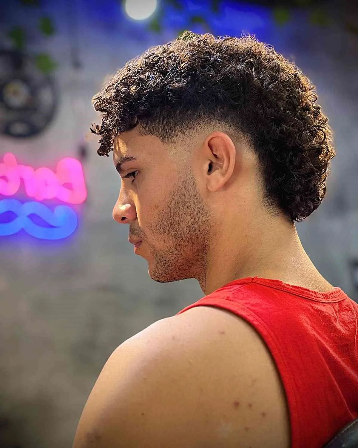Mohawk rizado con desvanecimiento temporal