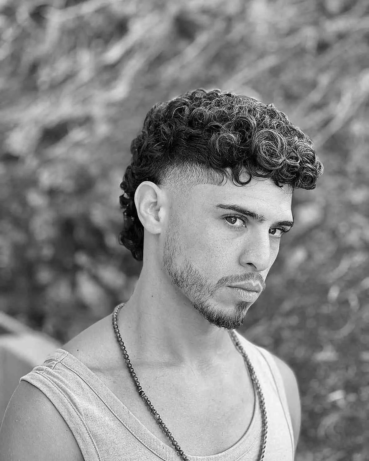 Mullet con degradado rizado