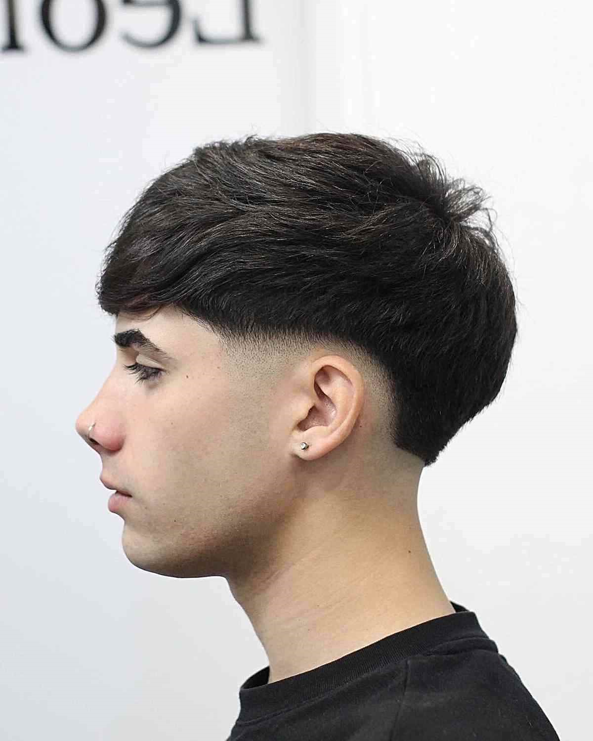 fade bajo con flequillo grueso y texturizado